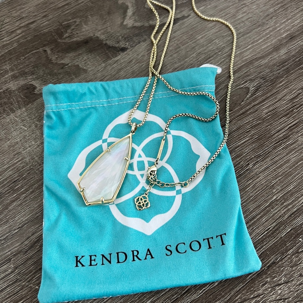Kendra Scott Gold and White Pendant Necklace